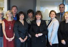 Membres du Comité d’honneur du concert-bénéfice « Carte blanche à Yannick Nézet-Séguin », dans le cadre des activités du 50e anniversaire du Rapport Parent : Francine Jacques, ex-directrice de la Division des relations avec la presse; Joëlle Ganguillet, directrice du Bureau des diplômés; Jean Bélanger, professeur du Département d’éducation et formation spécialisées; Yolande Brunelle, diplômée et chargée de cours; Heide Marie Boellinger, retraitée d’Amnistie international; Monique Brodeur, doyenne de la FSÉ; Catherine Harel-Bourdon, présidente de la CSDM; André d’Orsonnens, président de Druide informatique; Chantal Laporte, directrice et chef adjointe chez Ivanhoé Cambridge, septembre 2013